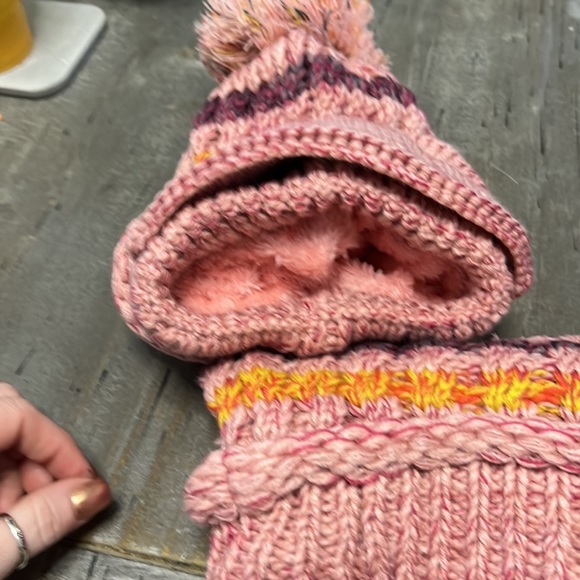 Snow beanie cap with mask /pom-Pom top and matching neck warmer - Picture 4 of 5